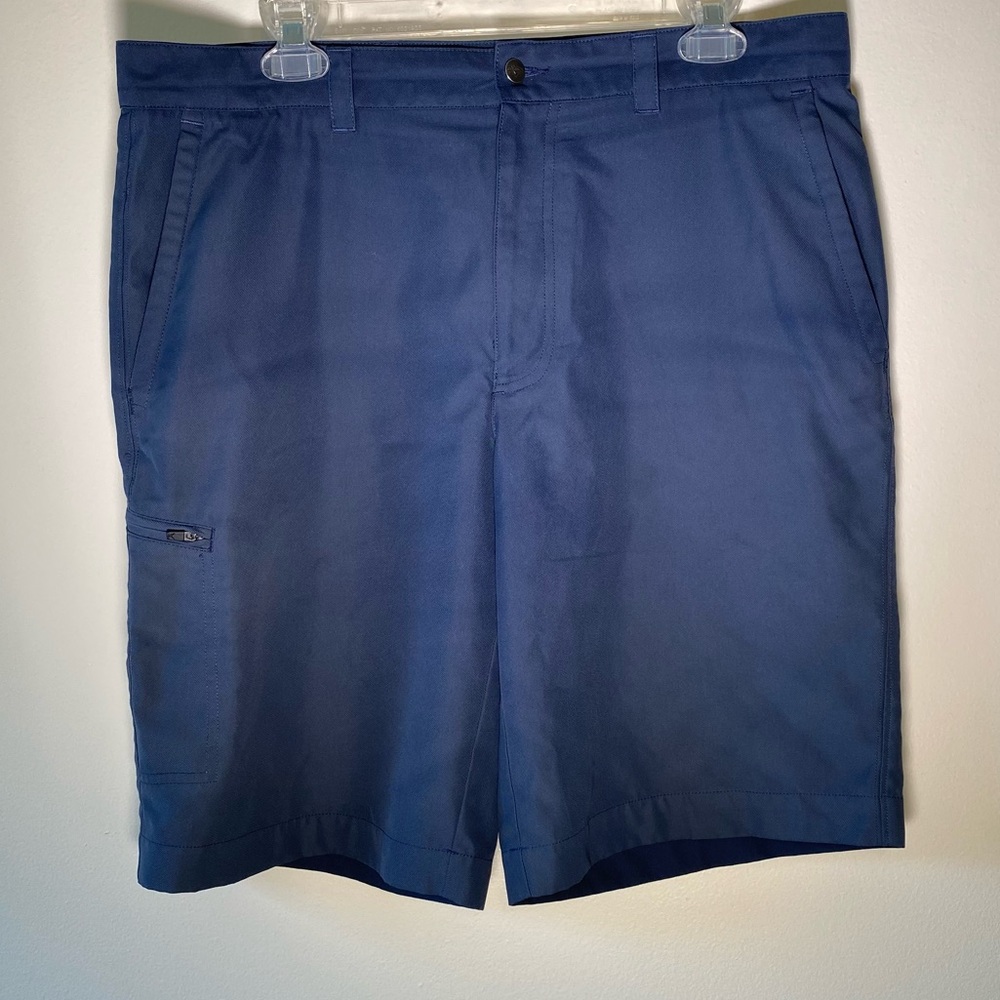 Men’sCallaway Navy Blue Golf Outdoor shorts. Waist Size 34